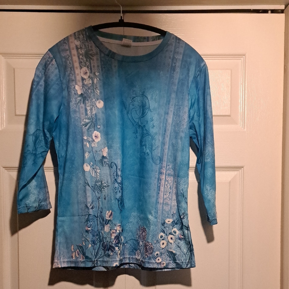 🌀NEW Unisex Floral Blue W/M Top With Unique floral design With A summer Vibe